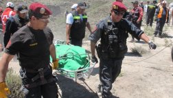 Volquete que llevaba a escolares cayó a abismo: hay 18 muertos