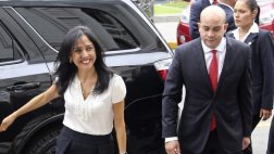 La contradicción de Roy Gates sobre el sueldo de Nadine Heredia