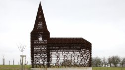 Conéctate con la naturaleza en esta iglesia “transparente”