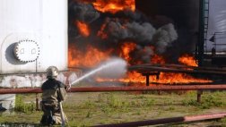 Ucrania: Gigantesco incendio cerca a Kiev amenaza base militar