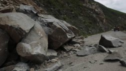 Churín: 4 muertos y 4 heridos de gravedad en minivan sepultada