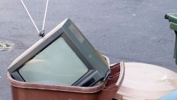 Condenan a mujer que mató a su hija por dejar caer el televisor
