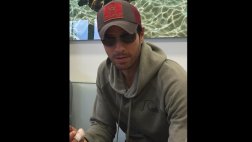 Enrique Iglesias compartió fotografía de mano herida por dron
