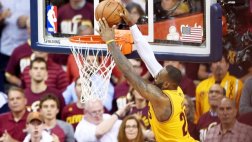 NBA: espectacular clavada de LeBron James en la tercera final