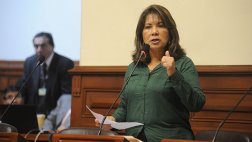 Martha Chávez llamó “señora de Isla” a presidenta del Congreso