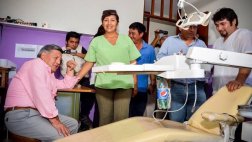 Médicos usan botella de gaseosa ante escasez de equipos