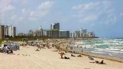 Crece temor por rara bacteria "carnívora" en playas de Florida