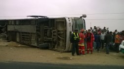 Bus de Civa se volcó en Ica: un muerto y al menos 12 heridos