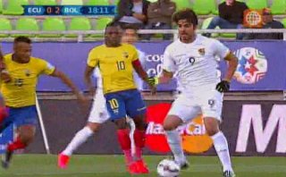Golazo del sueco Smedberg-Dalence para 2-0 de Bolivia a Ecuador