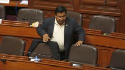 Alejandro Yovera fue desaforado y quedó fuera del Parlamento