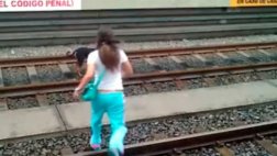 Metro de Lima evalúa sancionar a mujer que salvó a perro