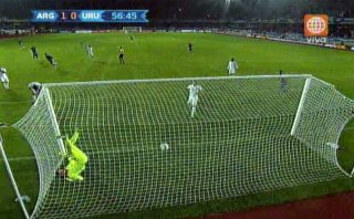 Argentina vs. Uruguay: Agüero marcó el 1-0 con este cabezazo
