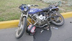 Esposos que iban en moto murieron tras choque con camioneta
