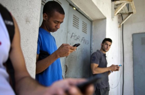 Cuba amplía acceso a Internet con aumentando puntos de Wi Fi