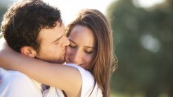 Por estos motivos deberías siempre abrazar a tu pareja