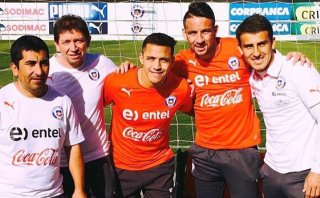 El gran gesto de Sánchez con miembros de la selección chilena