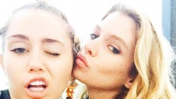 Miley Cyrus, ¿de novia con un ángel de Victoria's Secret?