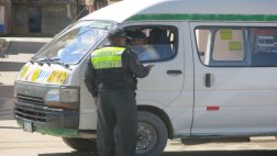 Policías detuvieron a padres ancianos... pero era una sorpresa