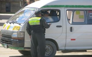 Policías detuvieron a padres ancianos... pero era una sorpresa