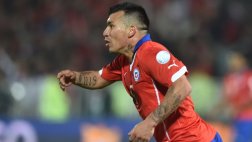 Gary Medel la picó de manera espectacular y anotó golazo
