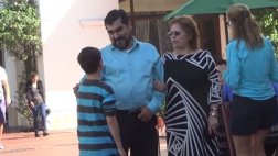 ¿Eres mi papá? Mira cómo reaccionan los hombres a esta broma