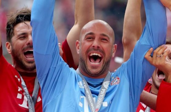 Pepe Reina dejó el Bayern Múnich para fichar por Napoli