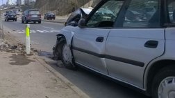 Trujillo: policía choca auto y deja heridas a dos personas