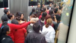 Barranco: vía del Metropolitano bloqueada por padres de familia