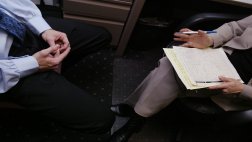 EY: Solo 28% de ejecutivos planea contratar más personal