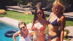 Demi Moore y sus hijas comparten fotografías en bikini