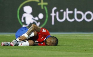 Arturo Vidal sufrió durísima entrada de Arévalo Ríos (VIDEO)