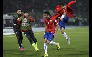 Mauricio Isla marcó el 1-0 de Chile ante Uruguay (VIDEO)