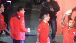 Claudio Bravo se burló de Jara imitando su acción contra Cavani