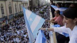 Ecuador: Miles protestan contra Correa en Guayaquil y Quito