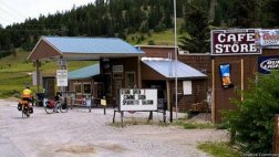¿Comprarías un pueblo? Ellos lo hicieron y mira cómo les fue