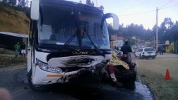 Huaraz: 2 muertos y varios heridos deja choque entre bus y auto