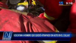 Callao: conductor se salva tras chocar su auto contra tren