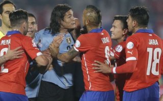 "Tu padre se va a comer 20 años", le habría dicho Jara a Cavani