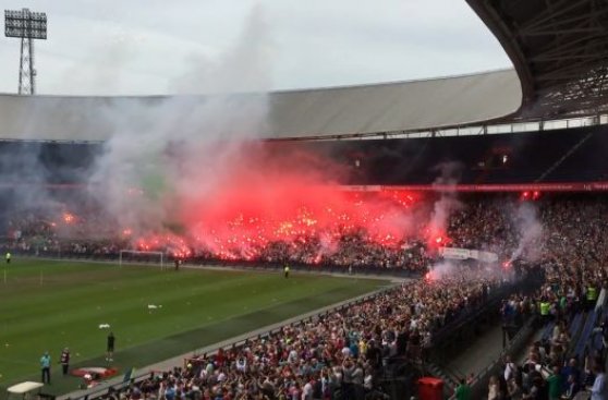 Impresionante: así recibieron al Feyenoord... en una práctica