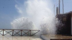 Advierten oleajes anómalos en todo el litoral desde este martes