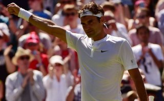 Roger Federer debutó en Wimbledon con cómoda victoria