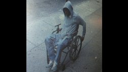 Increíble: Hombre en silla de ruedas roba banco en NY y escapa
