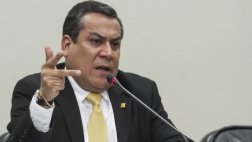 Gustavo Adrianzén reta a ONG a donar US$30.000 que recibirán