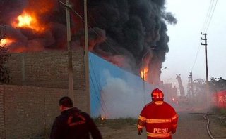 Incendio en Comas: intentaron asaltar una cisterna de Sedapal