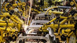 Robot mata a un hombre en una planta de Volkswagen en Alemania