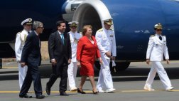 Bachelet sufre retraso en viaje a Perú por falla en avión