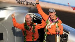 El avión Solar Impulse 2 aterriza en Hawái y rompe récord