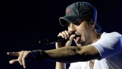 Enrique Iglesias volvió a escenarios tras accidente con dron