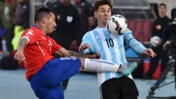 La terrible patada de Gary Medel a Lionel Messi (VIDEO)