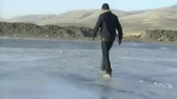 Puno soporta intenso frío que ha congelado el río Laraqueri